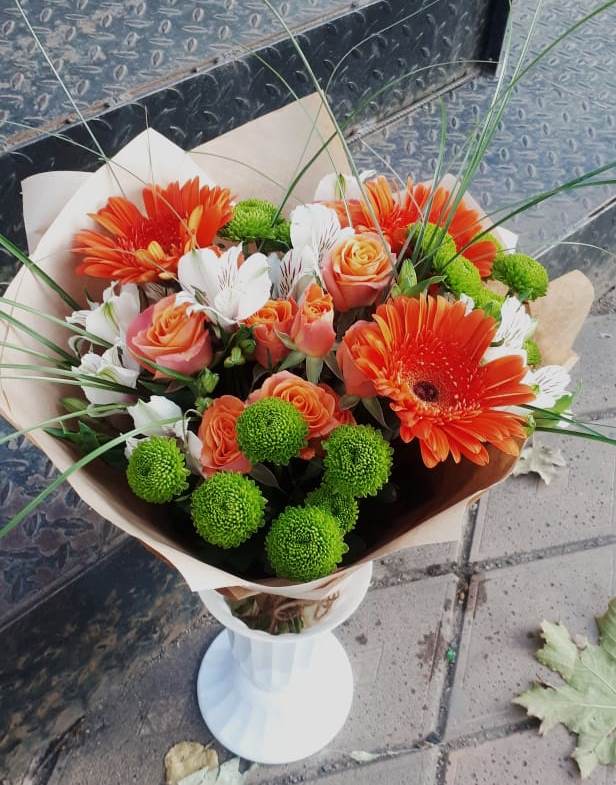 Букет цветов из: Герберы, Хризантемы, Альстромерии и Розы в Раздолинск