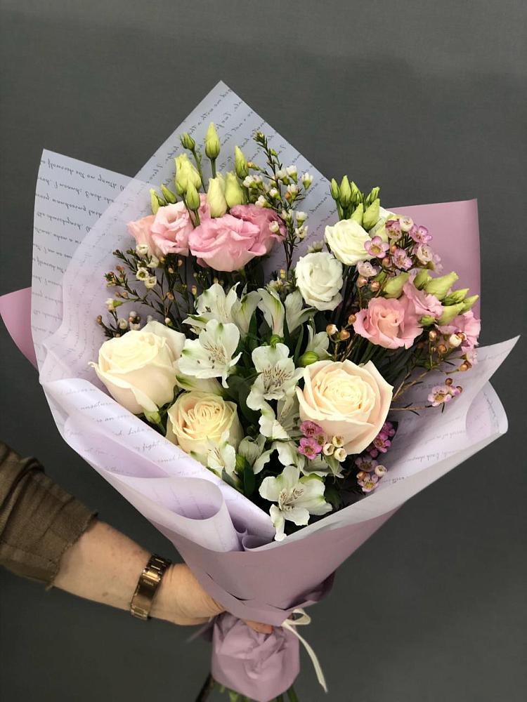 Букет цветов из: Альстромерии, Розы и Лизиантусы в Раздолинск