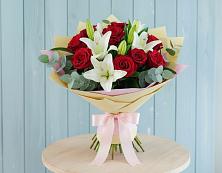 Букет цветов из:  Лилии и Розы в Раздолинск
