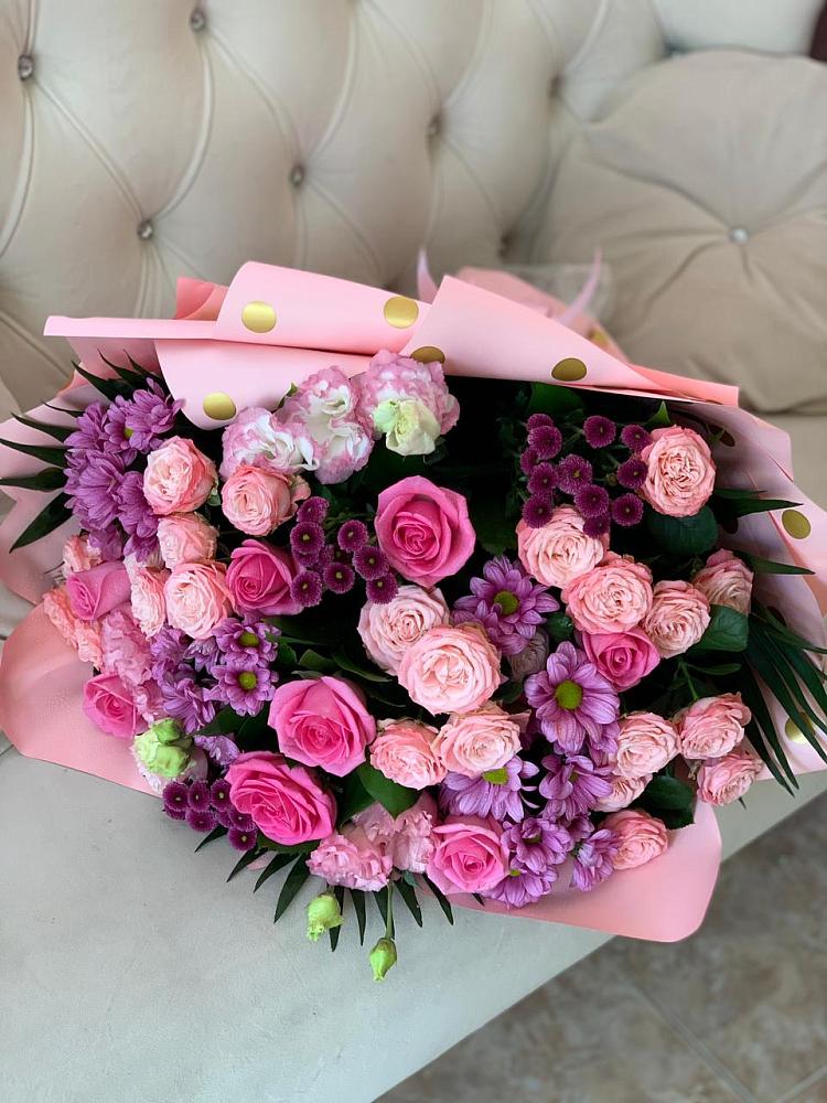 Букет цветов из: Хризантемы, Розы и Лизиантусы в Раздолинск