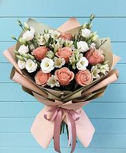 Букет цветов из:  Розы, Альстромерии и Лизиантусы в Раздолинск