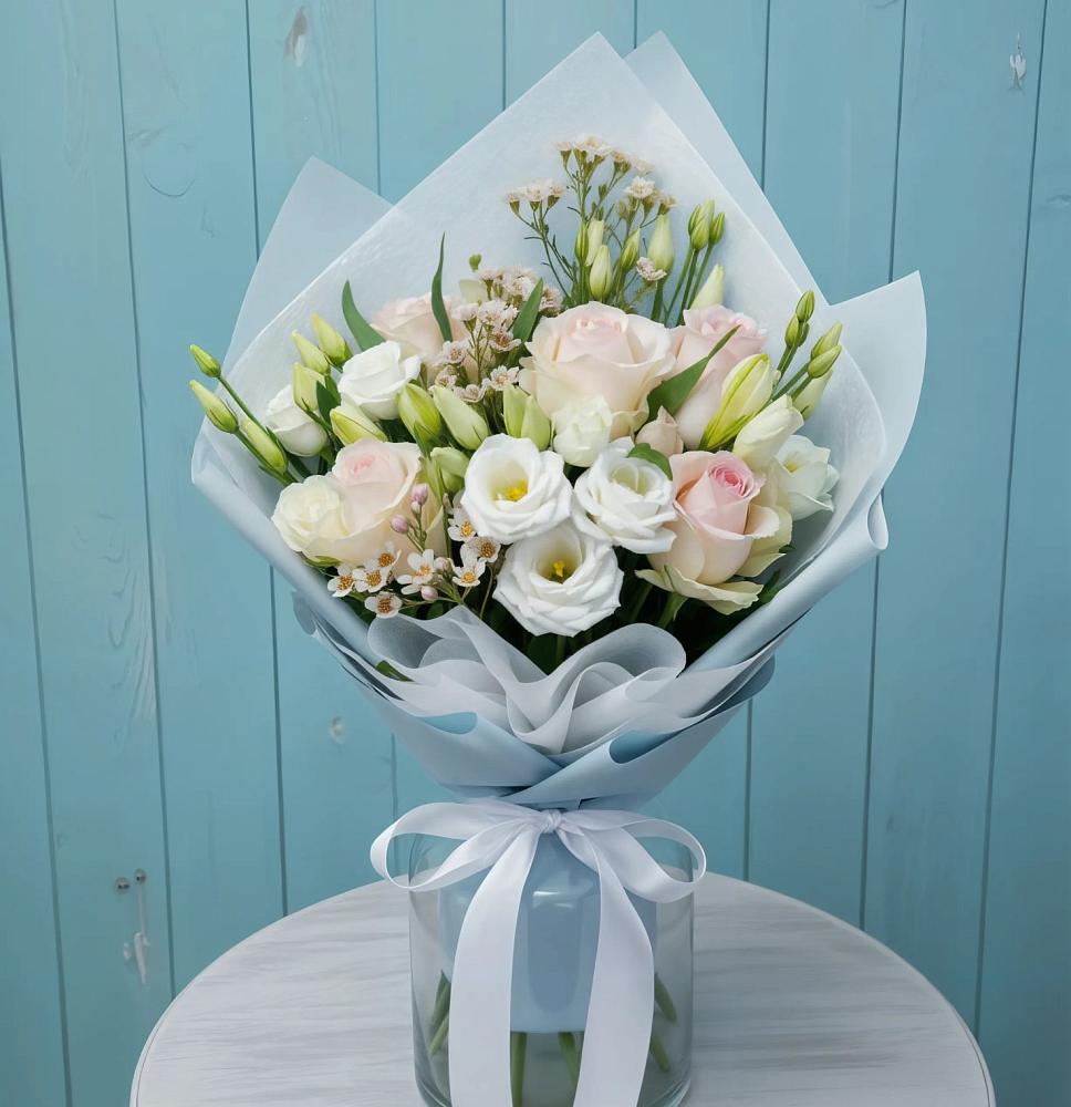 Букет цветов из: Розы и Лизиантусы в Раздолинск