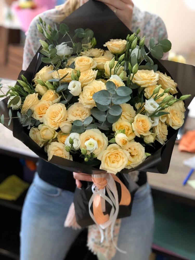 Букет цветов из: Розы и Лизиантусы в Раздолинск