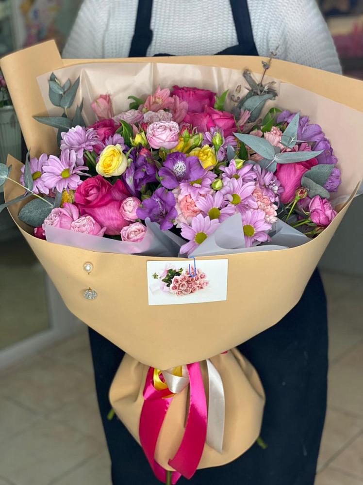 Букет цветов из: Хризантемы, Гвоздики и Альстромерии в Раздолинск