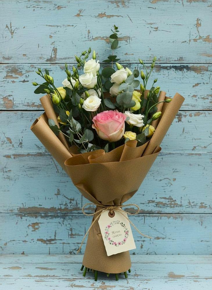 Букет цветов из: Розы и Лизиантусы в Раздолинск