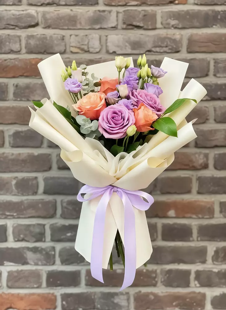 Букет цветов из: Лизиантусы и Розы в Раздолинск