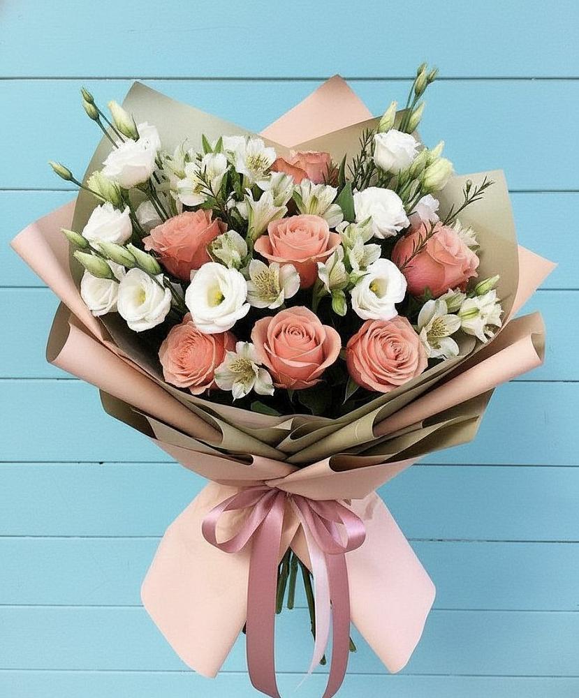 Букет цветов из: Розы, Альстромерии и Лизиантусы в Раздолинск