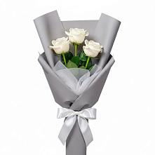 Букет 3 белые розы в Раздолинск