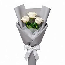 Букет 3 белые розы в Раздолинск
