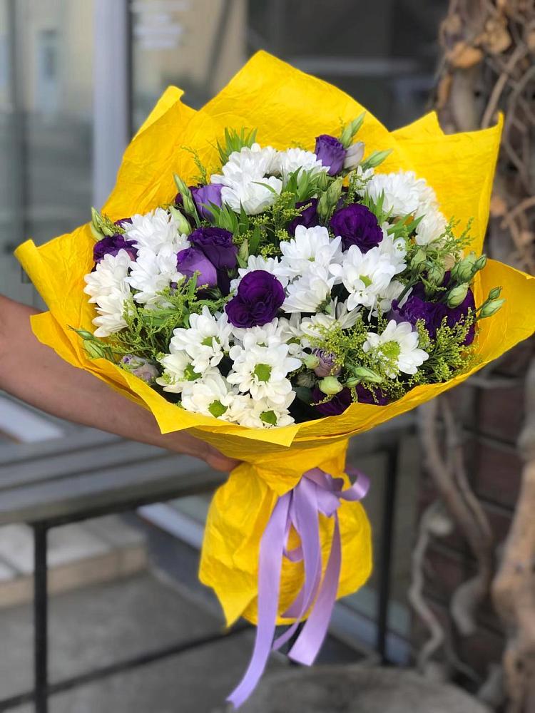 Букет цветов из: Ирисы, Хризантемы и Ромашки в Раздолинск