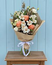 Букет цветов из:  Альстромерии, Лизиантусы, Розы и Хризантемы #REPLACE_PRED# Раздолинск