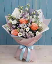Букет цветов из:  Лизиантусы, Розы, Альстромерии и Гипсофила в Раздолинск