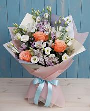 Букет цветов из:  Лизиантусы, Розы, Альстромерии и Гипсофила в Раздолинск