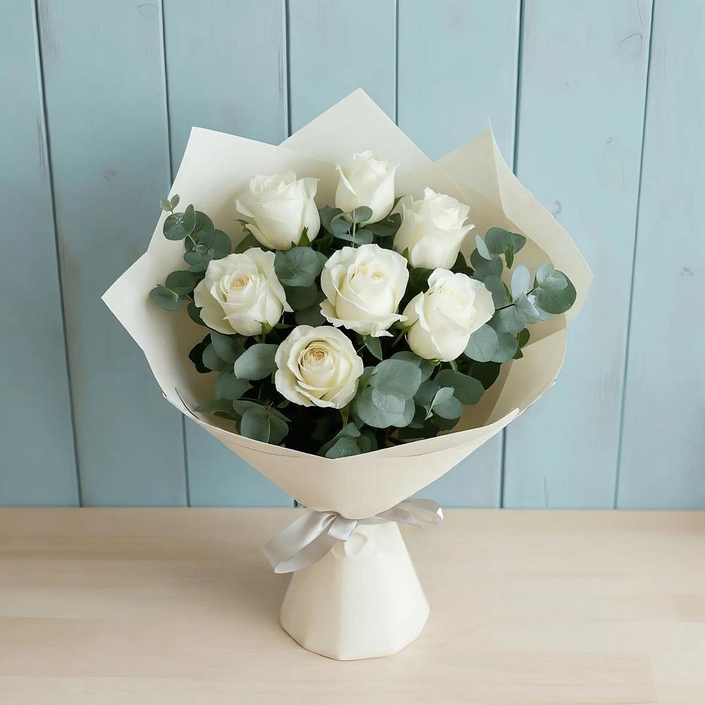 Букет Белые розы в Эвкалипте в Раздолинск