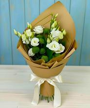 Букет цветов из:  Хризантемы и Лизиантусы в Раздолинск