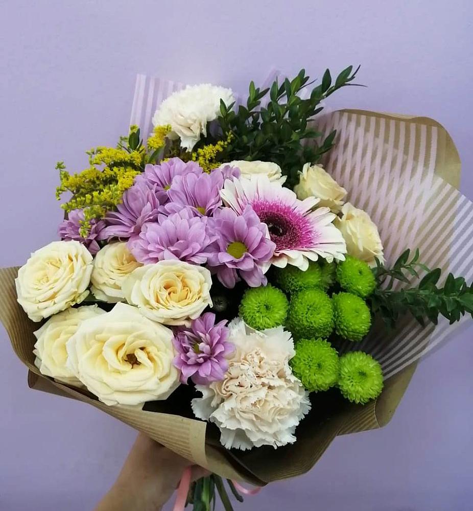 Букет цветов из: Хризантемы, Розы, Гвоздики и Герберы в Раздолинск