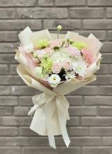 Букет цветов из:  Гвоздики, Розы, Лизиантусы и Хризантемы в Раздолинск