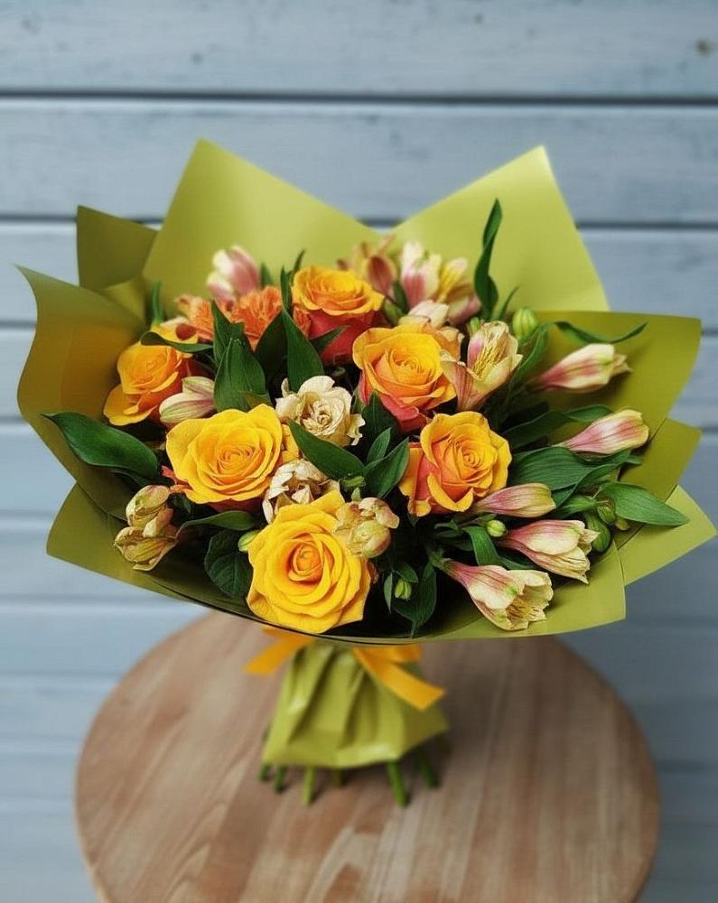 Букет цветов из: Альстромерии и Розы в Раздолинск