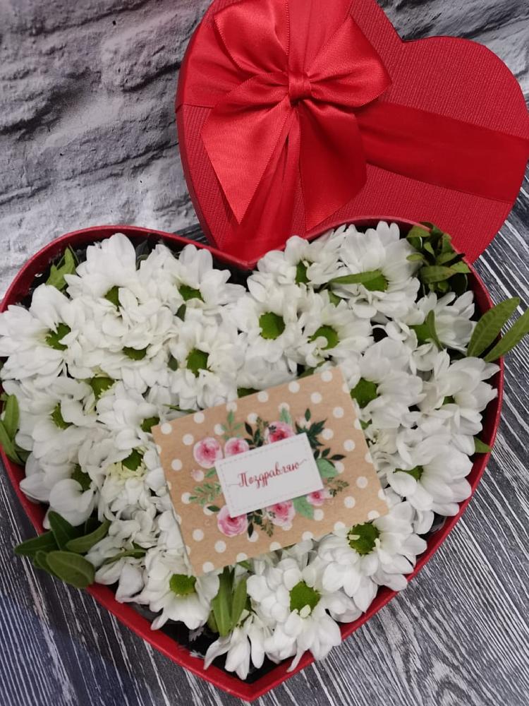 Цветочная композиция из Хризантемы в виде сердца в Раздолинск