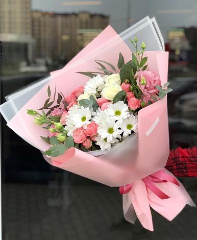 Букет цветов из: Розы, Лизиантусы и Хризантемы в Раздолинск
