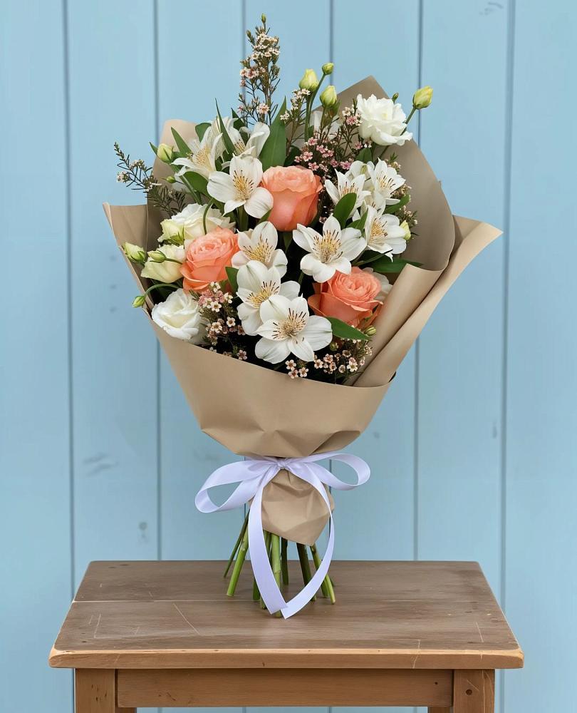 Букет цветов из: Альстромерии, Лизиантусы, Розы и Хризантемы в Раздолинск