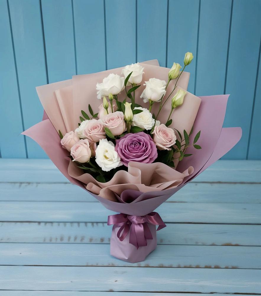 Букет цветов из: Розы и Лизиантусы в Раздолинск