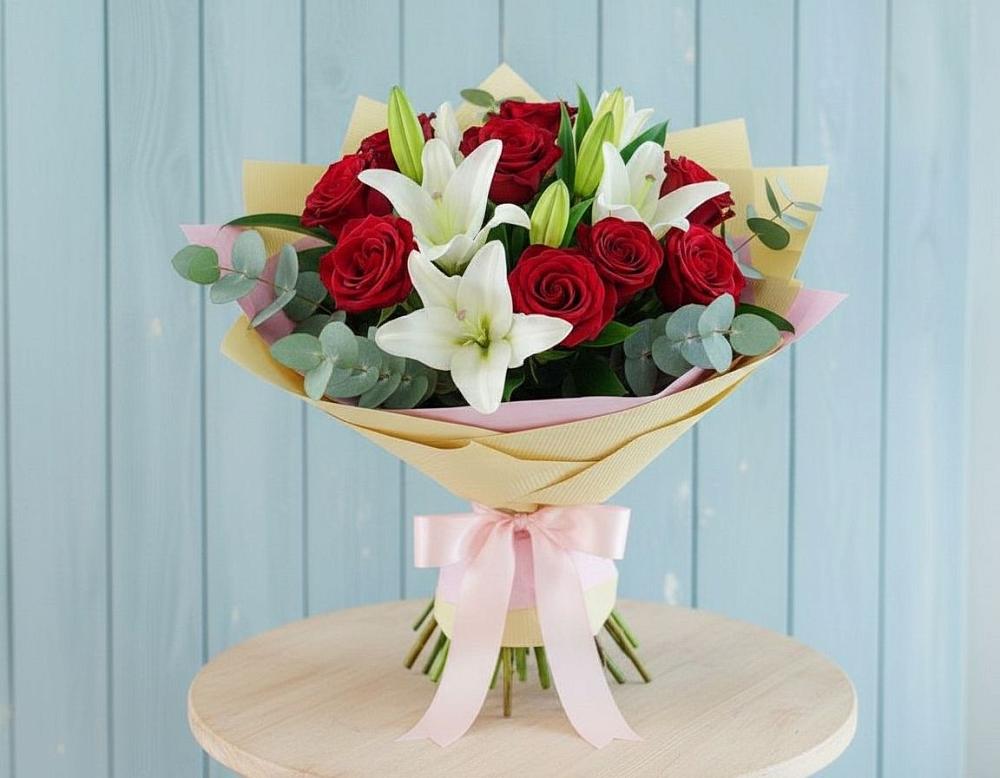 Букет цветов из: Лилии и Розы в Раздолинск